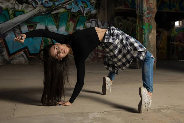 Bailarina de puntillas y flexión —  Fotos de Stock