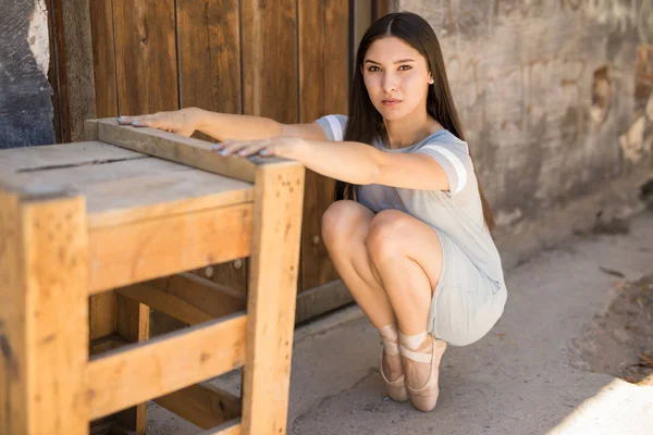 Ballerina practicing some dance moves — Stock Photo, Image