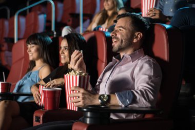 İnsanlar zevk film sinemada