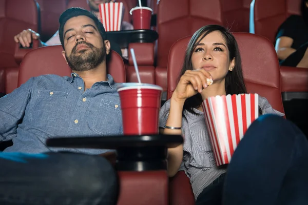 Man asleep at cinema next to girlfriend — Stock Photo, Image