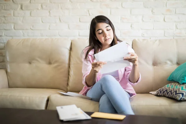 Woman sitting in the living room — Stock Photo, Image