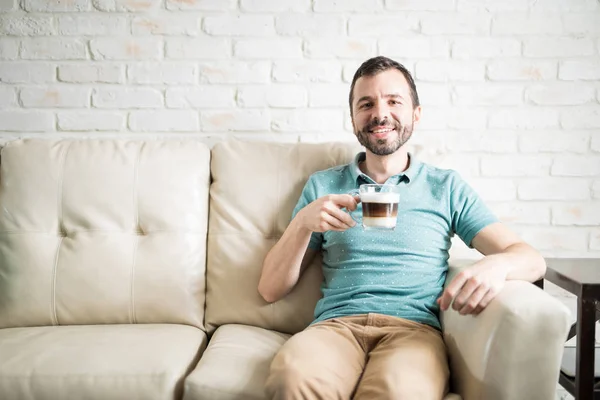 Man holding cup of cappuccino — Stock Photo, Image