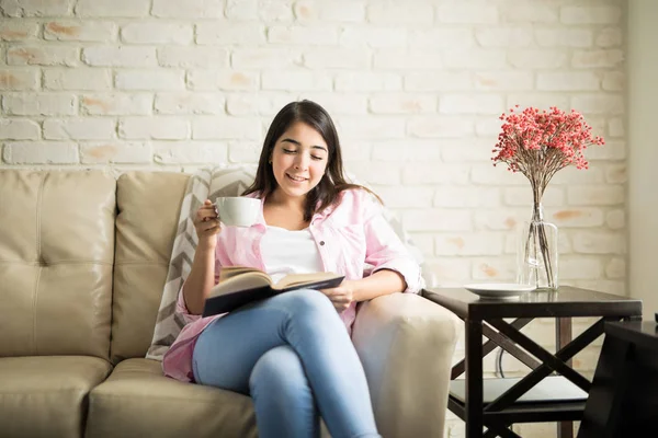 Woman drinking hot coffee — Stock Photo, Image