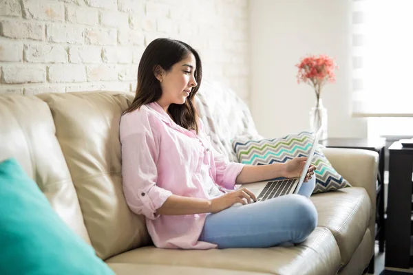 Beautiful Latin woman — Stock Photo, Image