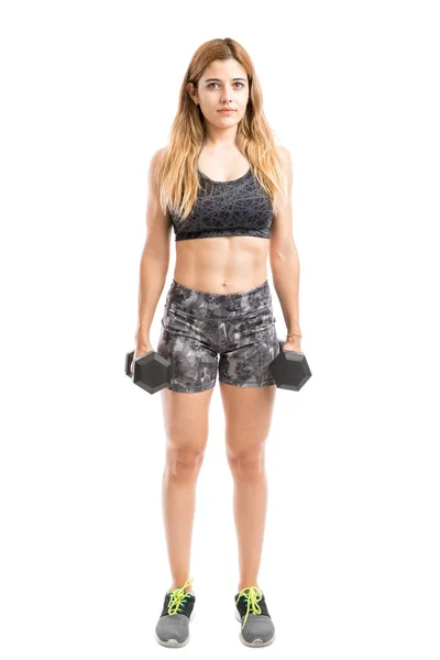 Woman lifting a couple of dumbbells — Stock Photo, Image
