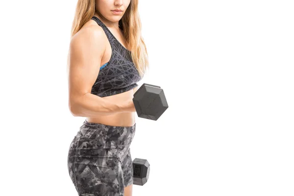 Sterke vrouw doen biceps krullen — Stockfoto