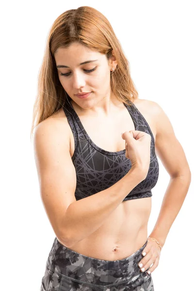 Woman showing off muscles — Stock Photo, Image