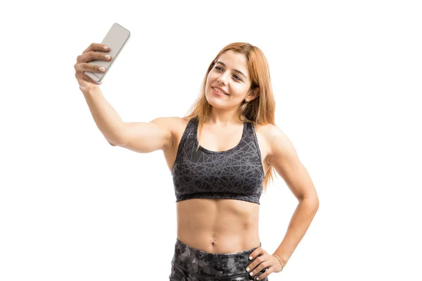 Atleta donna che si fa un selfie — Foto Stock