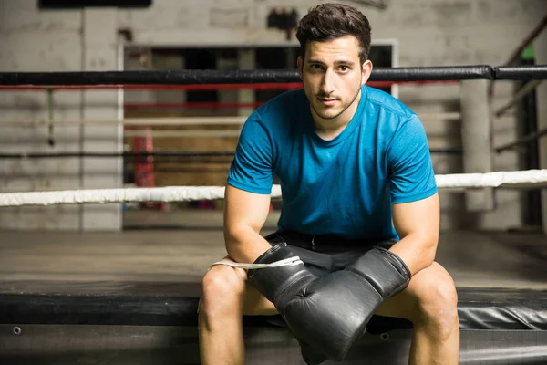 Manliga boxare i boxning gym — Stockfoto