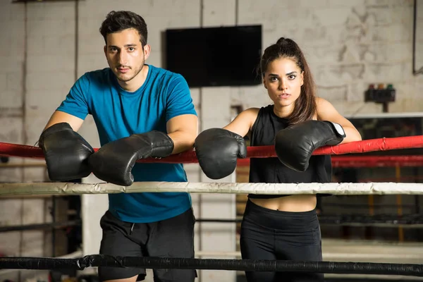 Birkaç boksörler boks ringde