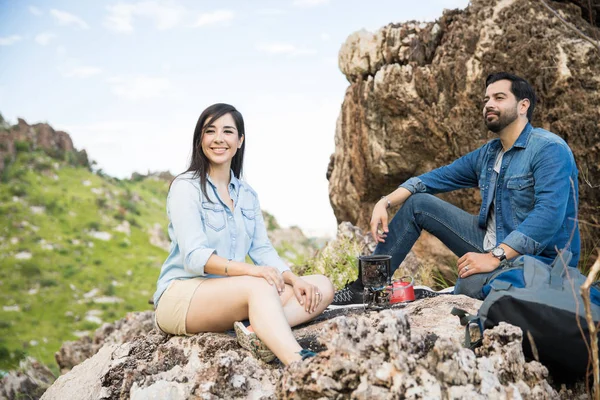 Taking a break from hiking — Stock Photo, Image