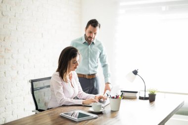 Yönetici eğitim yeni iş arkadaşı