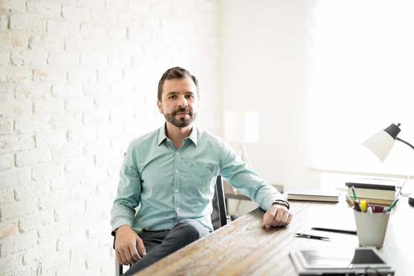 Good looking entrepreneur at his office — Stock Photo, Image
