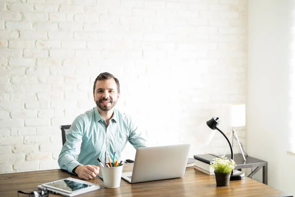 Handsome Latin man at work — Stock Photo, Image