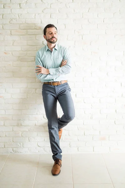 Full length portrait of an attractive man — Stock Photo, Image