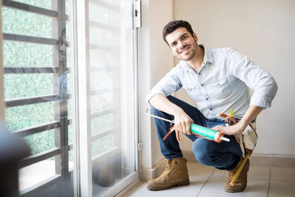 Happy handyman enjoying his job — Stock Photo, Image