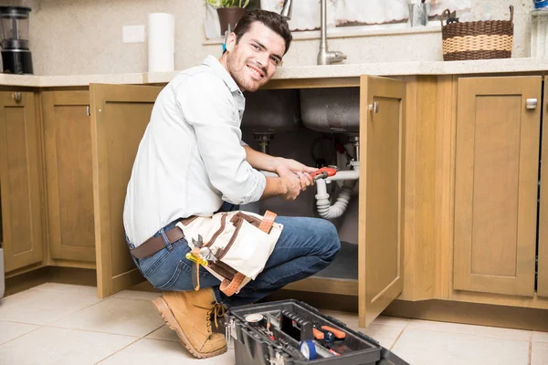 Handsome plumber doing some work — Stock Photo, Image