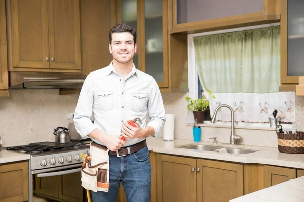 Feliz manitas en una cocina —  Fotos de Stock