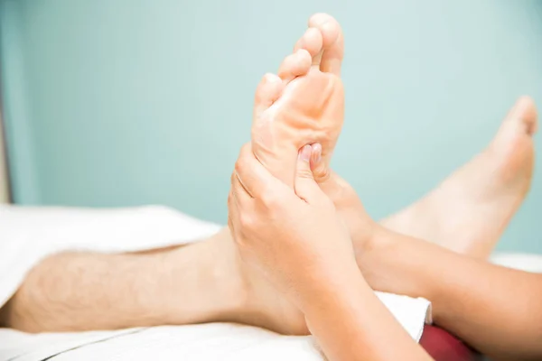 Relieving foot arch pain in a spa — Stock Photo, Image