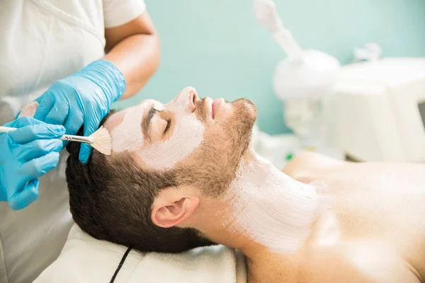 Man getting a facial treatment — Stock Photo, Image