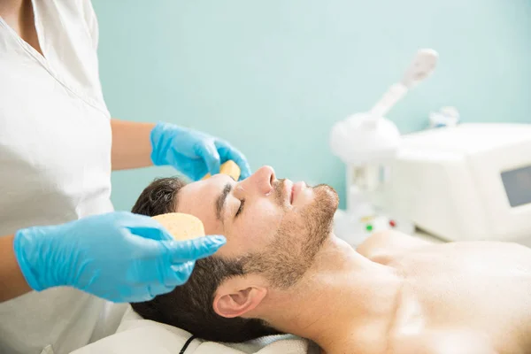 Man relaxing during a facial — Stock Photo, Image