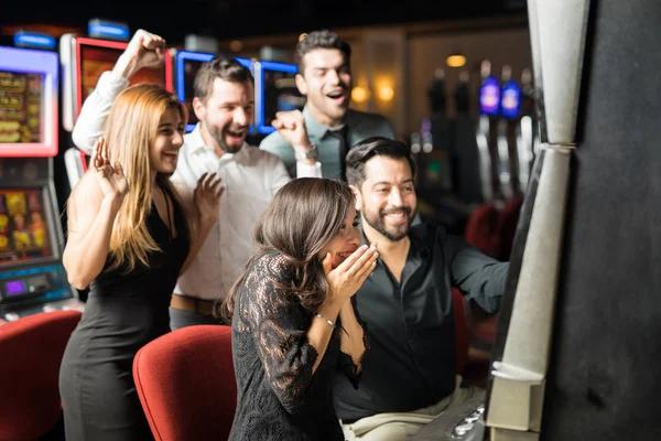 Beautiful Hispanic Woman Looking Excited Hitting Jackpot Slot Machine While — Stock Photo, Image
