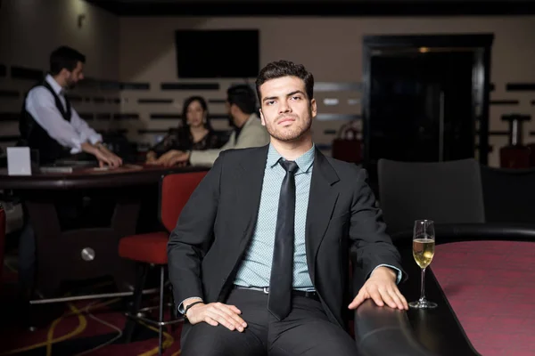 Portrait Attractive Hispanic Man Looking Confident Suit Sitting Poker Table — Stock Photo, Image