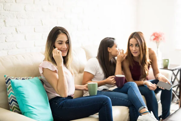 Women gossiping about a friends — Stock Photo, Image