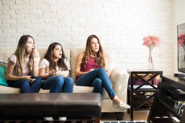 Bir tv programı hakkında sürpriz arıyor