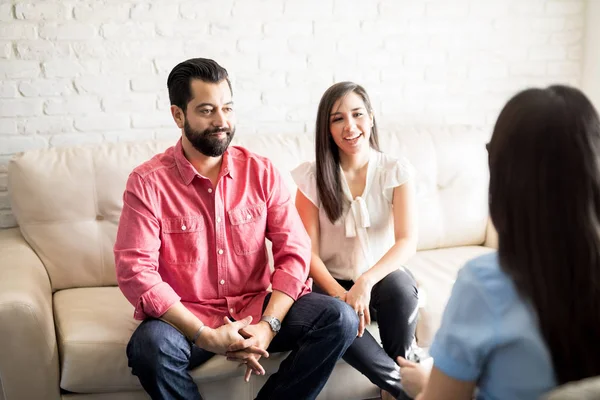 Couple while consultation with psychologist — Stock Photo, Image