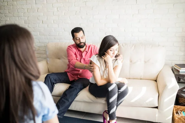 Man trying to make up conflict — Stock Photo, Image