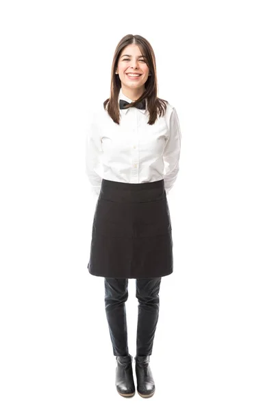 Bela garçonete vestindo avental — Fotografia de Stock