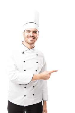 Üniformalı genç erkek Şef