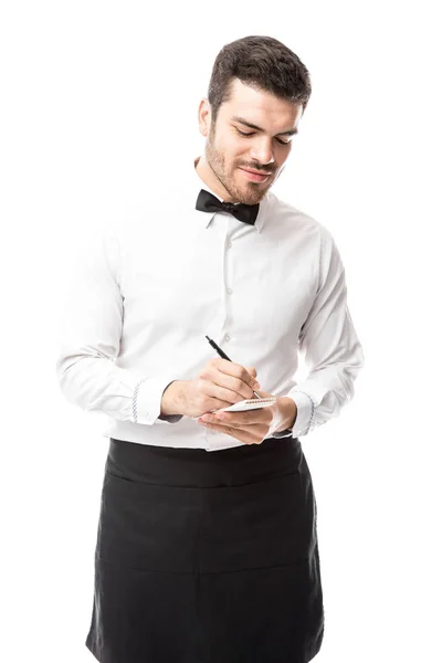 Ung servitör skriva ner ordning — Stockfoto