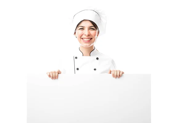 Preciosa chef femenina en uniforme — Foto de Stock