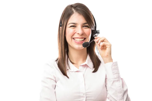 Bela mulher que trabalha no call center — Fotografia de Stock