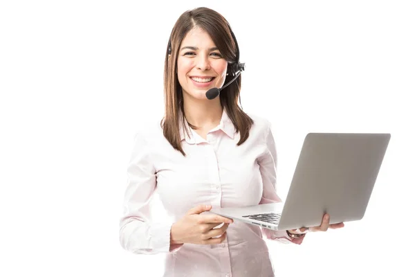 Young woman with laptop — Stock Photo, Image