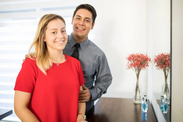 Portrait Good Looking Couple Standing Together Home Getting Ready Out — Stock Photo, Image