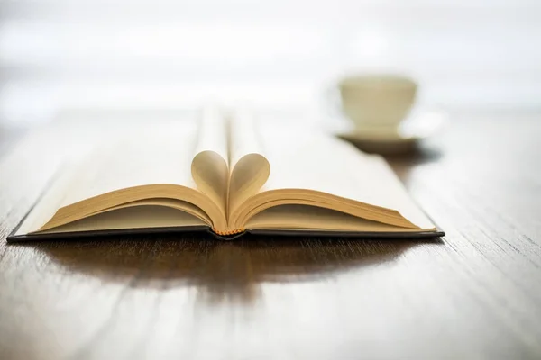 Book pages in heart shape — Stock Photo, Image