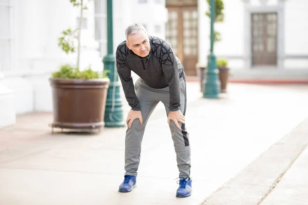Tired Middle Aged Hispanic Man Stopping Hands Knees Grab Some — Stock Photo, Image