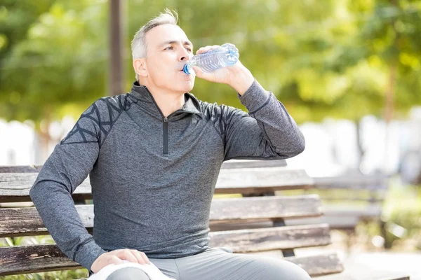 Fit Mature Man Drinking Water Taking Break Workout Outdoors Park — Stock Photo, Image