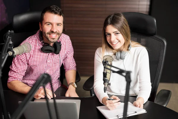 Male Radio Presenter Hosting Interview Famous Woman Radio Station — Stock Photo, Image