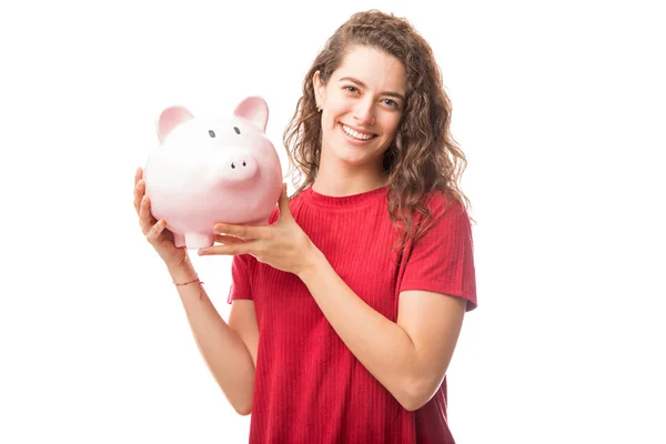 Retrato Una Hermosa Joven Sosteniendo Una Gran Alcancía Para Ahorrar —  Fotos de Stock