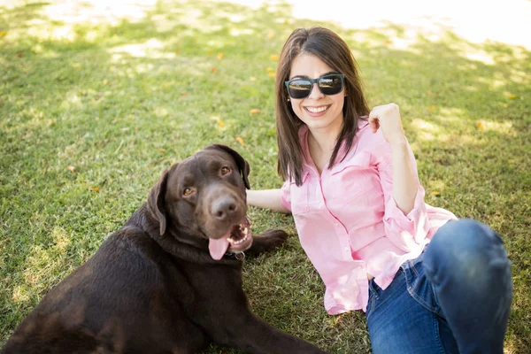 Beautiful Woman Handsome Pet Dog Posing Photo Park — Stock Photo, Image