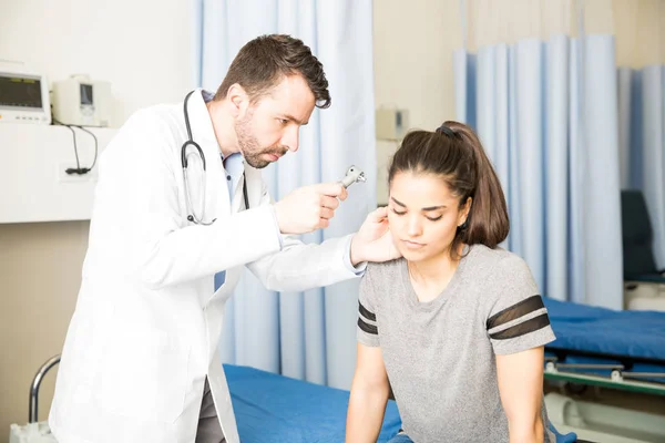 Doctor Examining Female Patient Ears Using Otoscope Routine Checkup — Stock Photo, Image