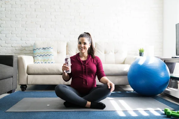 Refreshed Gorgeous Female Sitting Cross Legged Holding Water Bottle Exercise — Stock Photo, Image