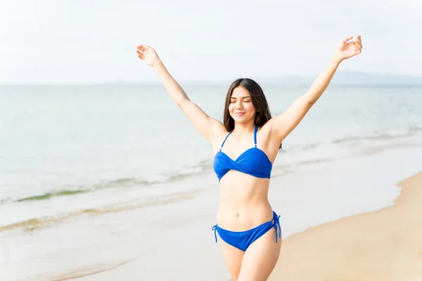 Gorgeous Young Woman Arms Raised Eyes Closed Walking Beach Summer — Stock Photo, Image