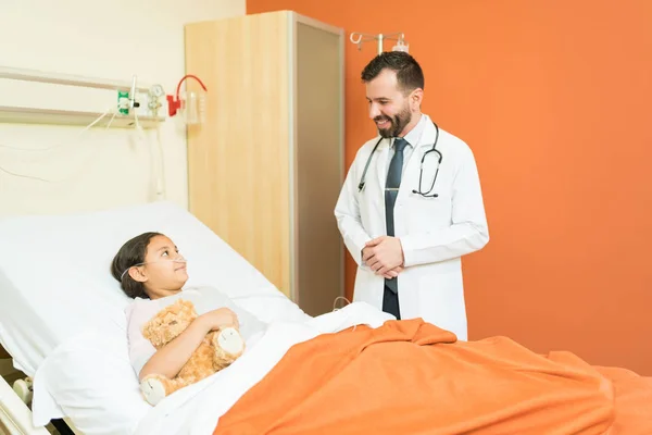 Mid Adult Doctor Talking Little Girl Lying Teddybear Bed Hospital — Stock Photo, Image