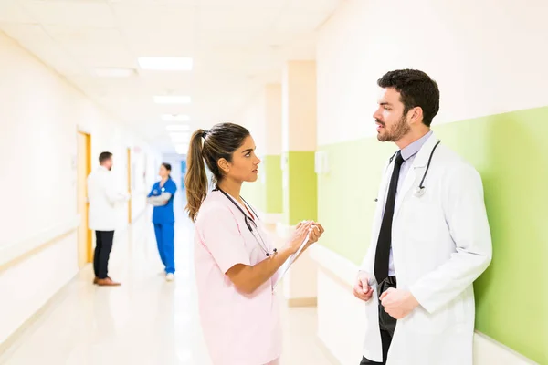 Male Female Doctors Discussing While Colleagues Standing Background Hospital — 스톡 사진