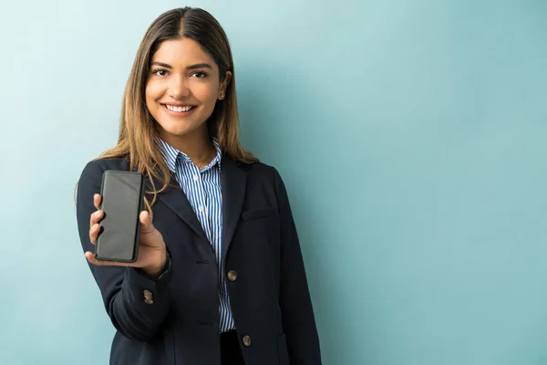 Portrait Attractive Young Female Entrepreneur Showing Smartphone While Standing Isolated — Stock Photo, Image